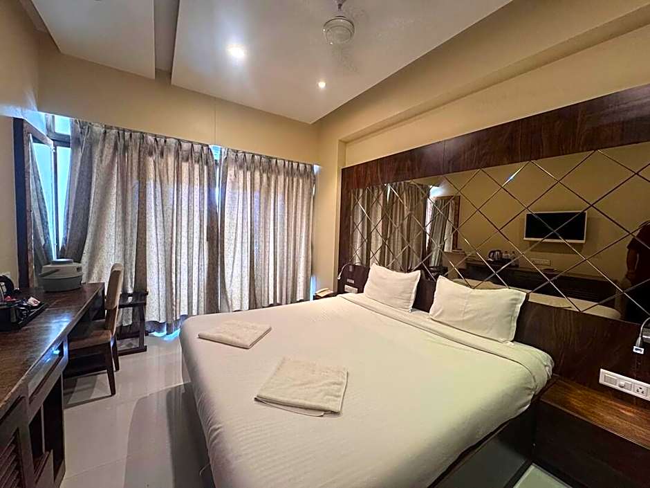 Hotel Apaar with Sea Face Garden Restaurant