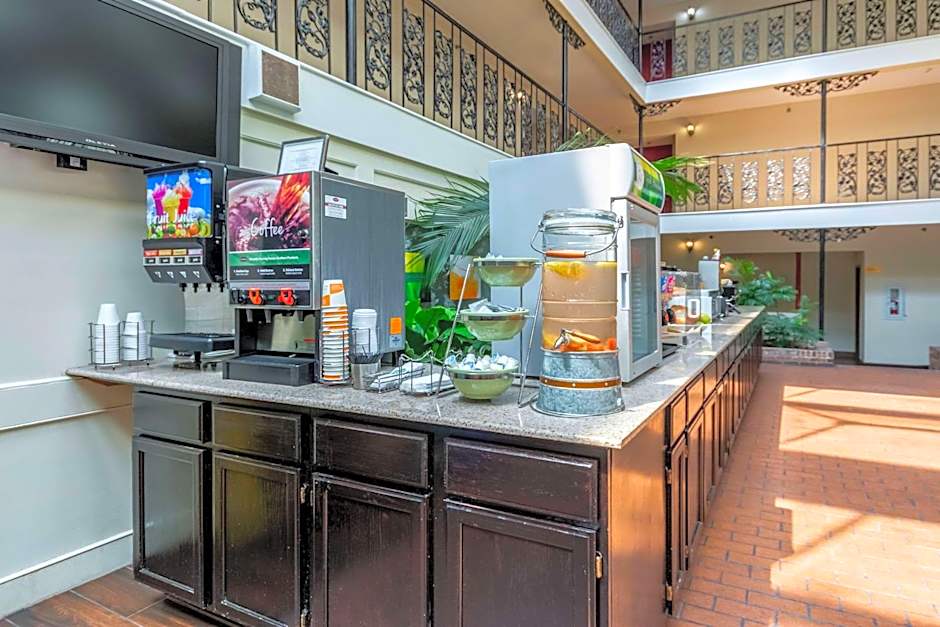 Coratel Plus Suites Wichita West Airport