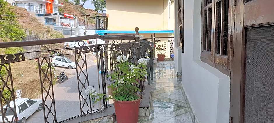 Snow Crest Inn l A Pure Veg Hotel