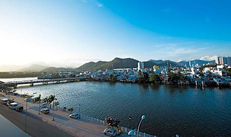 PALM CITY LUXURY STAY