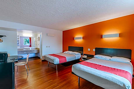 2 Full Beds | Non-Smoking, Micfridge