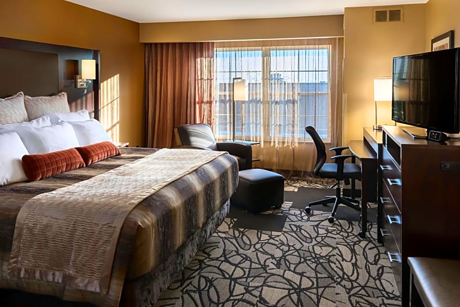 ClubHouse Hotel & Suites Fargo