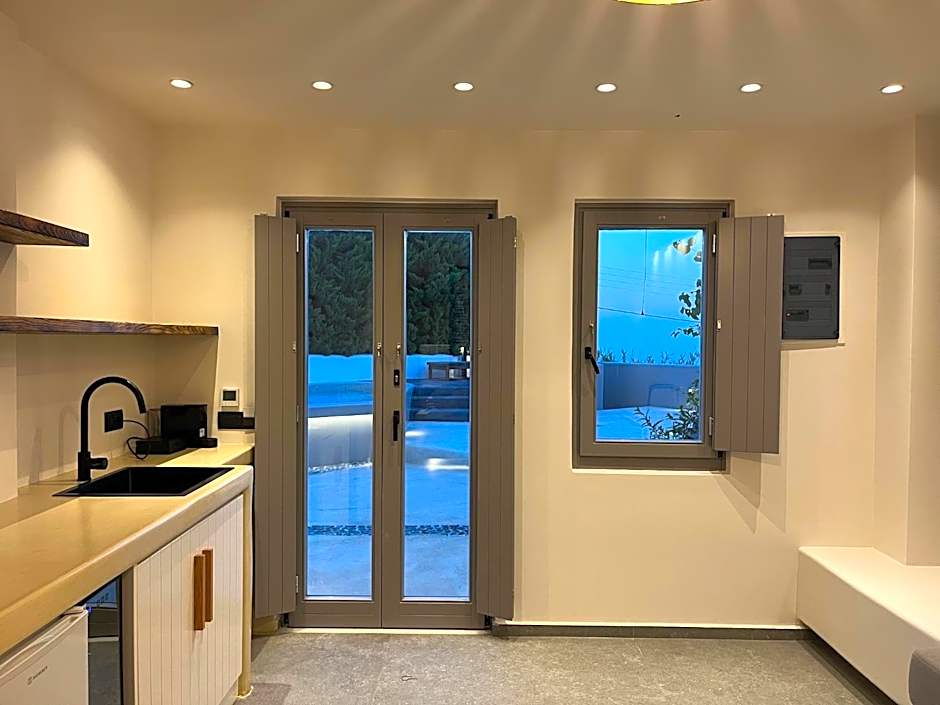 Elements Cozy Suites Pyrgos