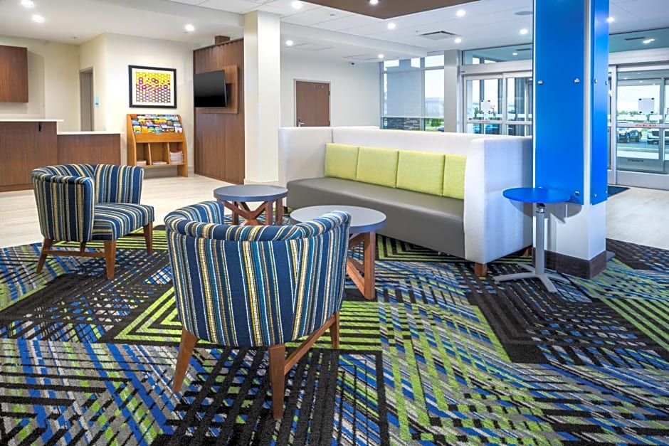 Holiday Inn Express and Suites Fort Myers Airport