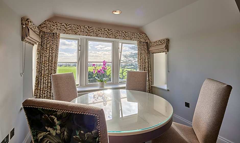 Wivenhoe House Hotel