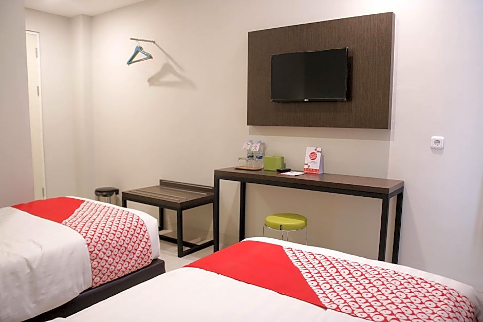 OYO 1006 Azzahra Guest House