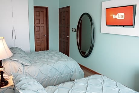 WITH 2 DOUBLE BEDS