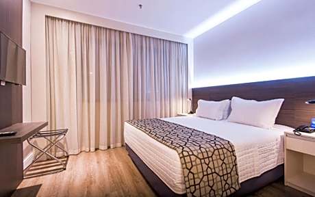 Standard King Triple Non-Smoking double