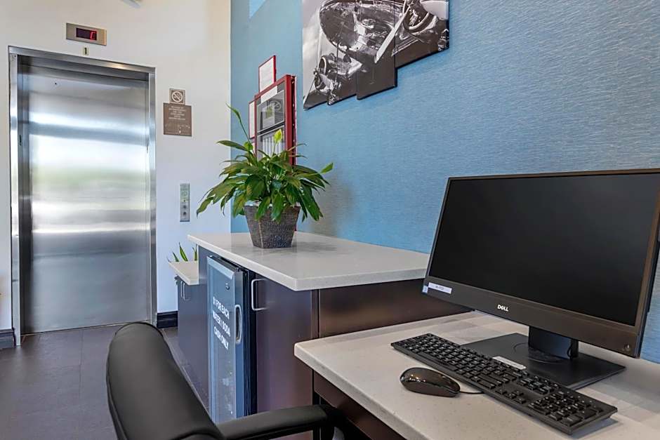 Avion Inn Near LGA Airport, an Ascend Collection Hotel