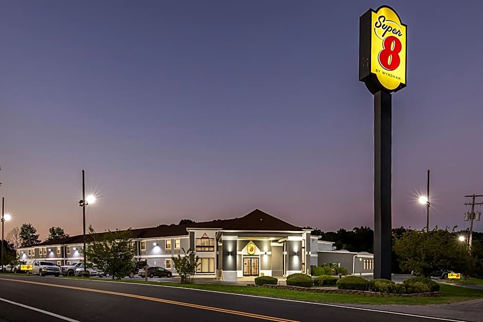 Super 8 by Wyndham Dickson