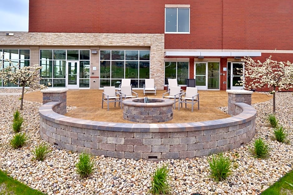 Holiday Inn Express & Suites Madison By IHG
