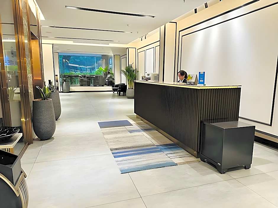 Central Park Saigon Hotel