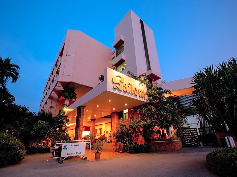 Sailom Hotel