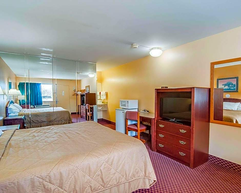 Econo Lodge Near Bluefield College