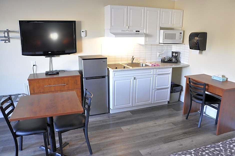 Moonlight Inn & Suites