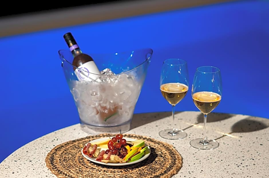 Kima Oia Suites