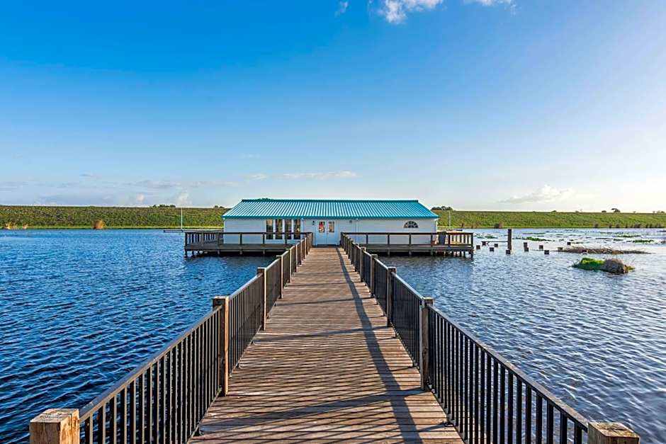 Lakeshore Resort and Marina
