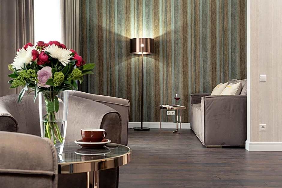 Greguar Hotel by UHM