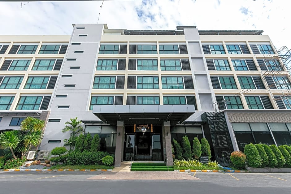 Grand Ratchapruek Hotel
