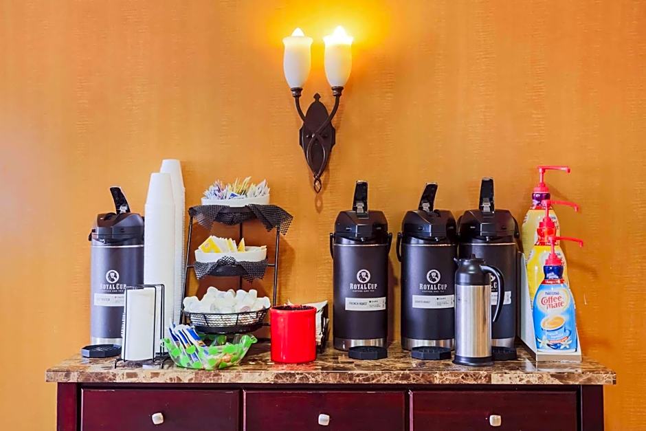 La Quinta Inn & Suites by Wyndham Islip Macarthur Airport