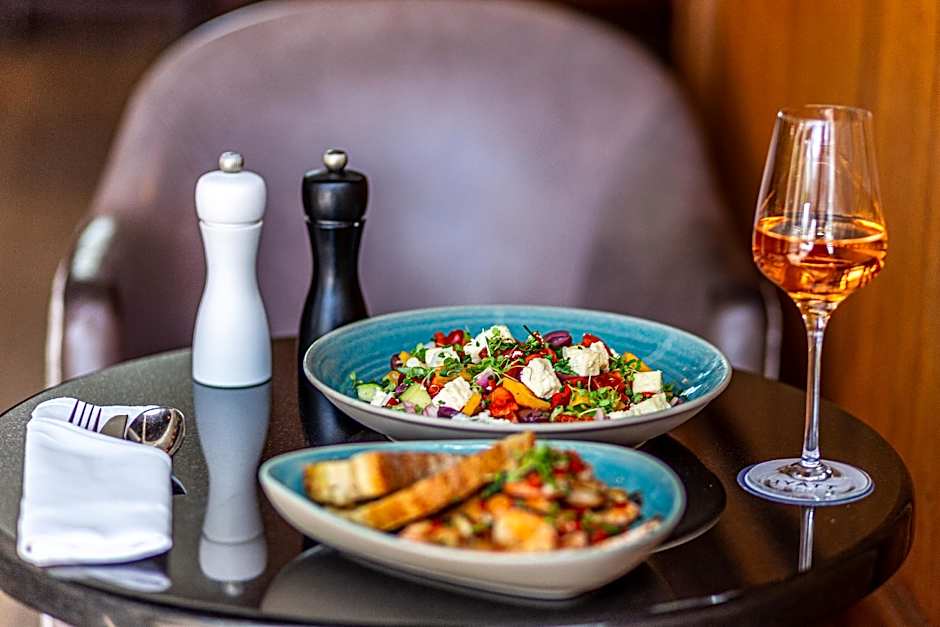 Hyatt Regency Harare, The Meikles