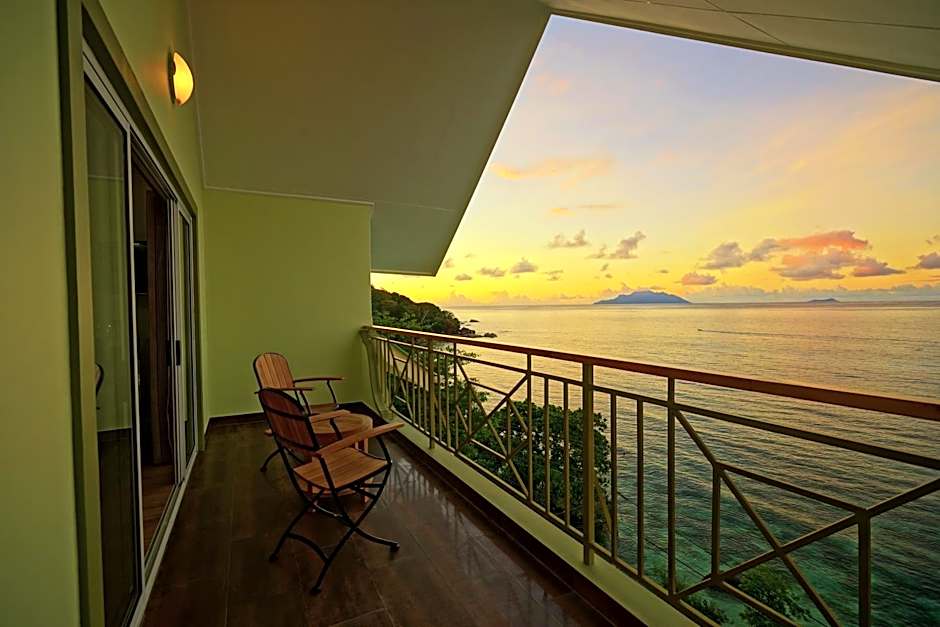 Treasure Cove Hotel & Restaurant