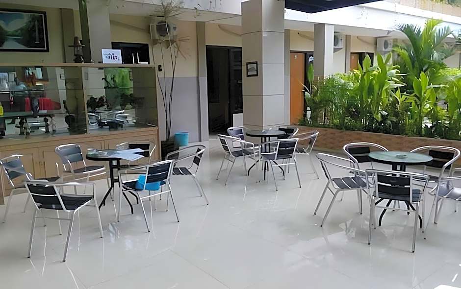 RedDoorz @ Hotel Surabaya Sumenep