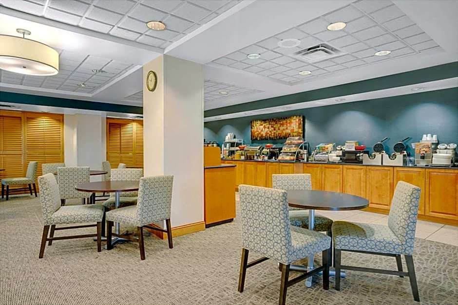 Wingate By Wyndham Fargo
