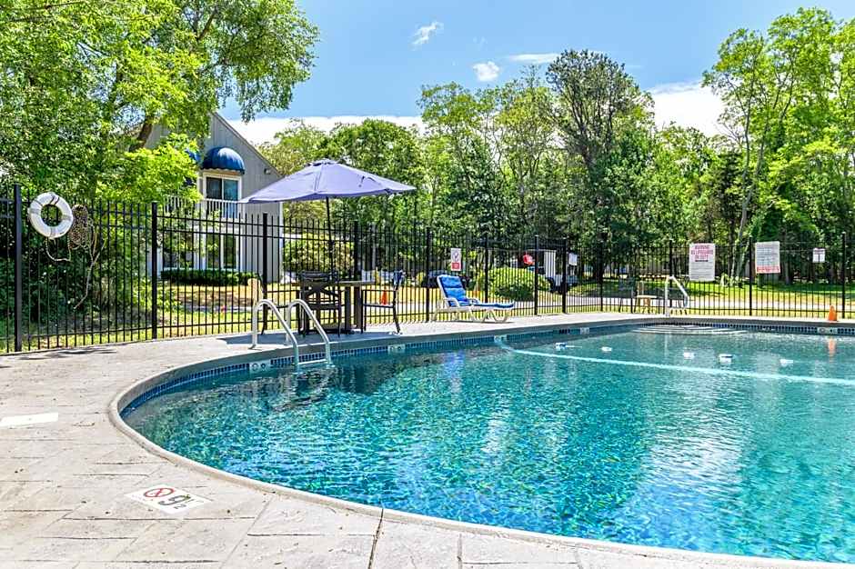 Captains Quarters Motel & Conference Center
