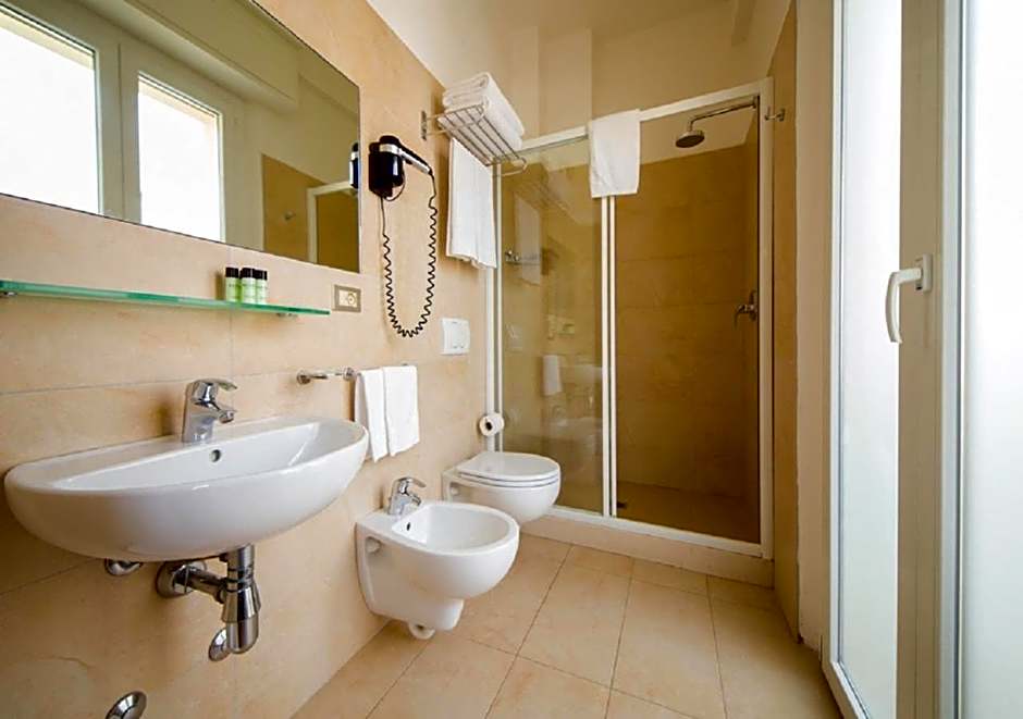 Mediterraneo Hotel & Suites