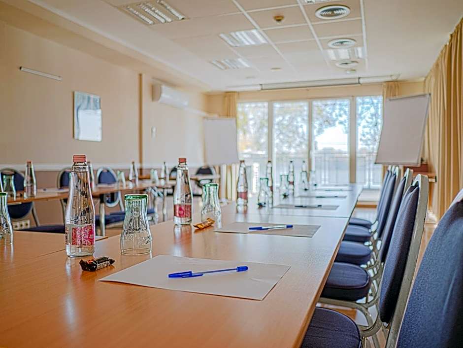 Holiday Beach Budapest Wellness Hotel with Sauna Park