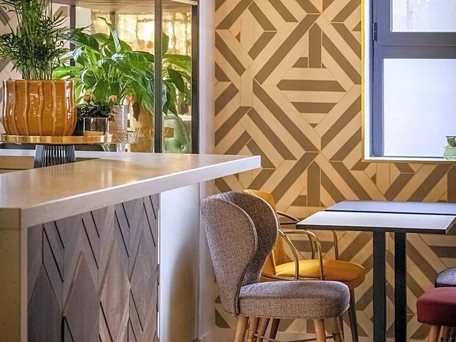 Mercure Paris Bercy Bibliotheque