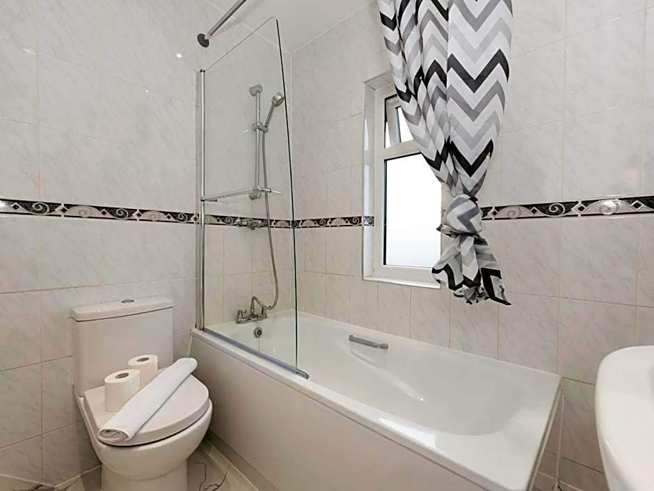 Pass the Keys Spacious serenity free parking