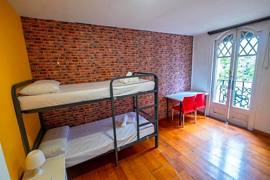 Diagonal House Hostel