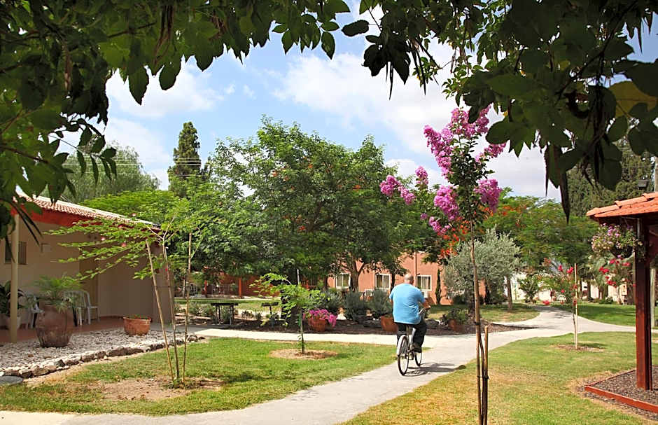 Shaar Hagolan Kibbutz Country Lodging