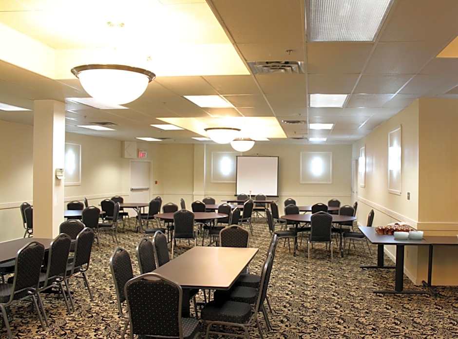 Days Inn & Suites by Wyndham Sault Ste. Marie ON