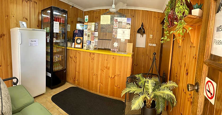 Country Roads Motor Inn