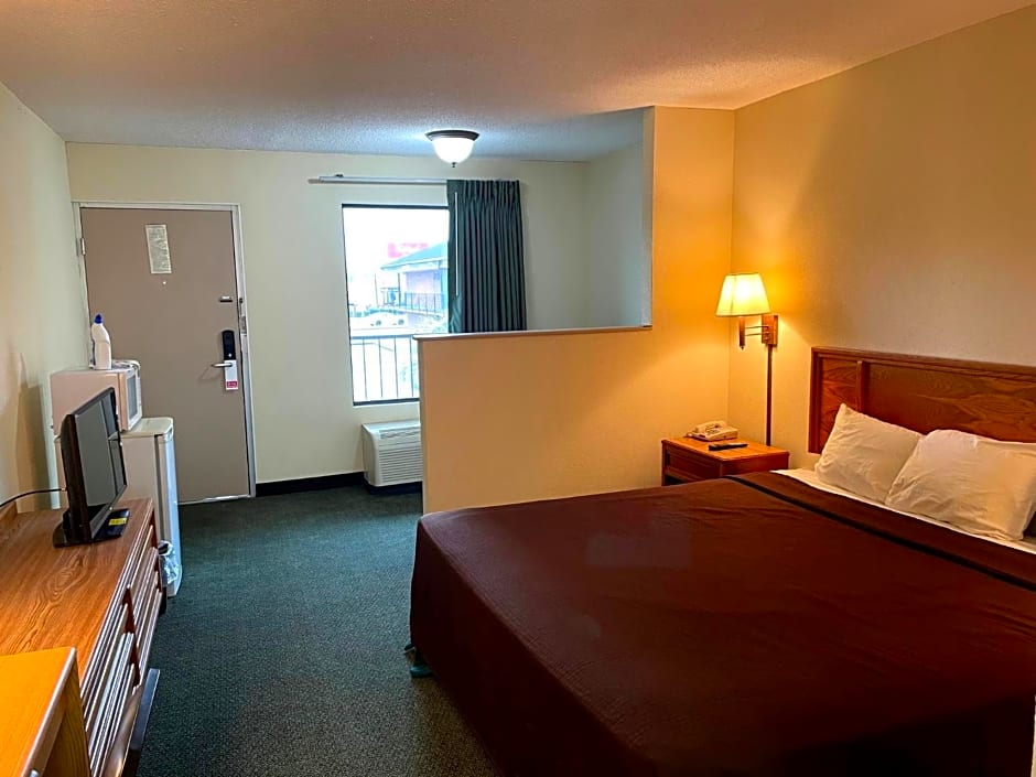 Travelers Inn & Suites