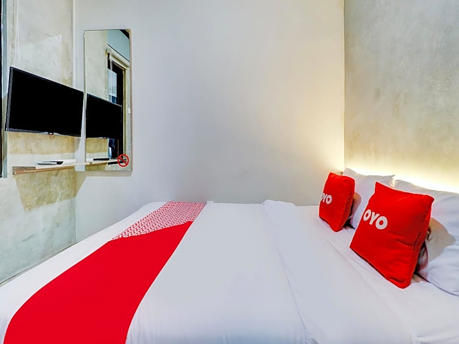 OYO 90215 Ada Residence