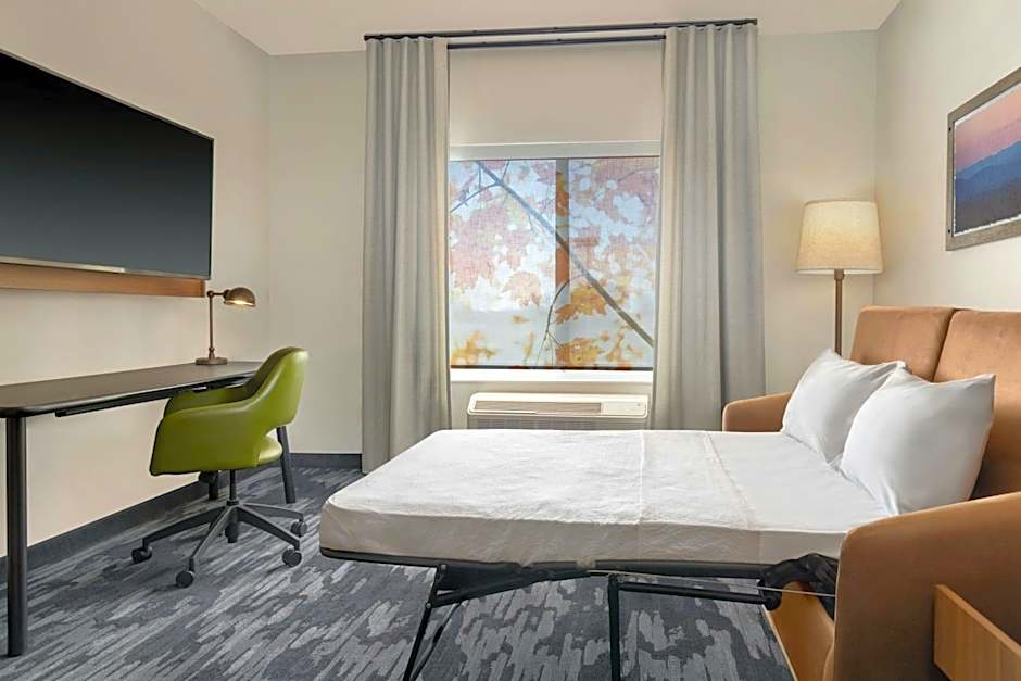 Fairfield by Marriott Inn & Suites Kansas City at The Legends