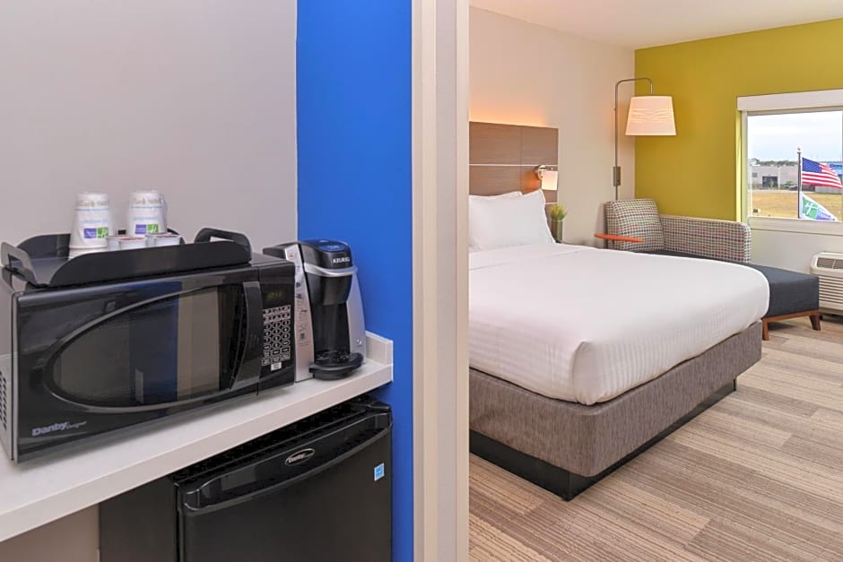 Holiday Inn Express & Suites St. Petersburg - Madeira Beach