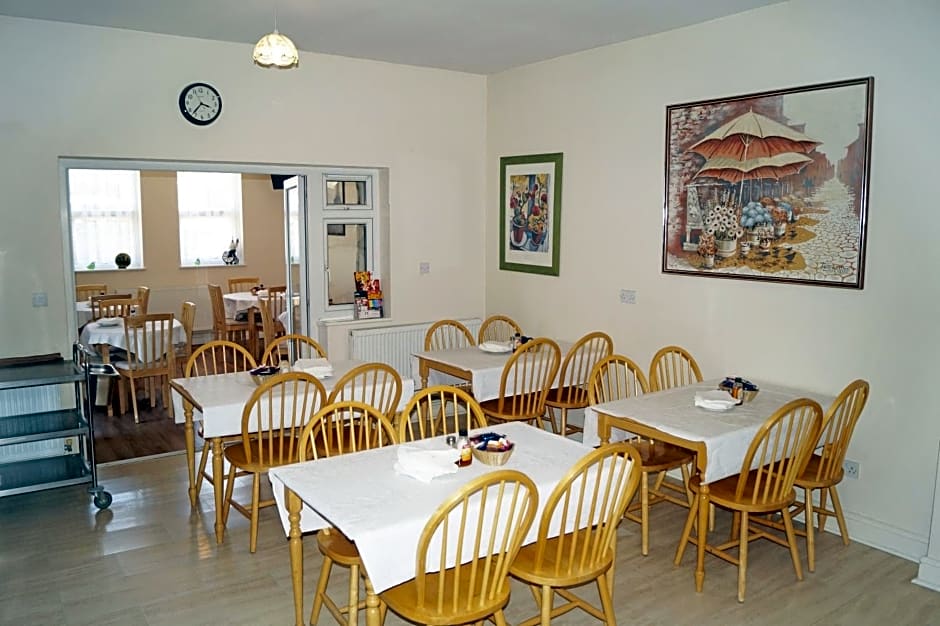 Ricky Road Guest House - Premium