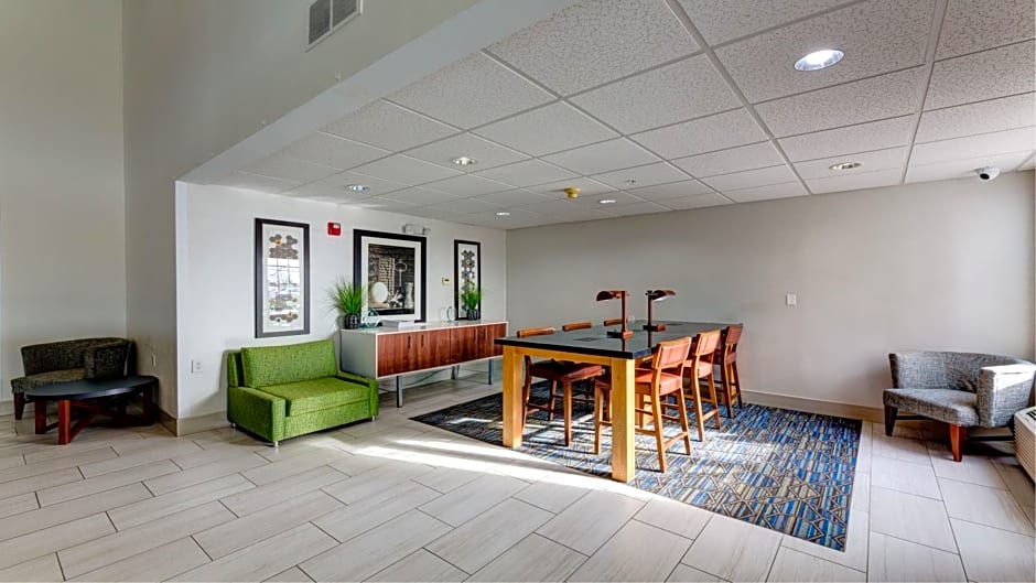 Holiday Inn Express & Suites Ashtabula-Geneva