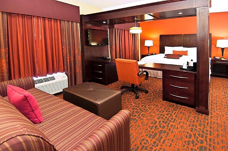 Hampton Inn & Suites Elk City