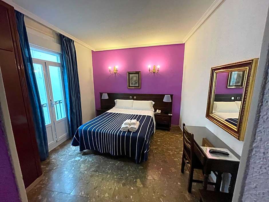 Photo 1 of 4 of Double Room with Bathroom