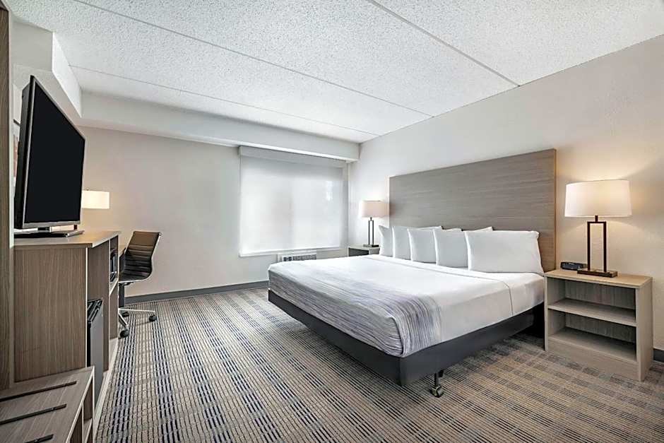 Photo 1 of 9 of 1 King Bed, Mobility Accessible, Roll in Shower
