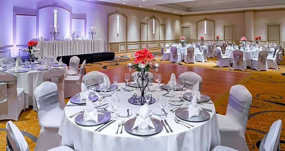 Hilton Indianapolis Hotel & Suites