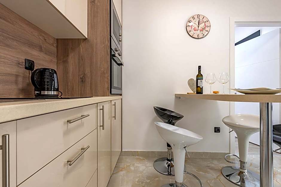 Apartmani Curic beachfront by Pag tours