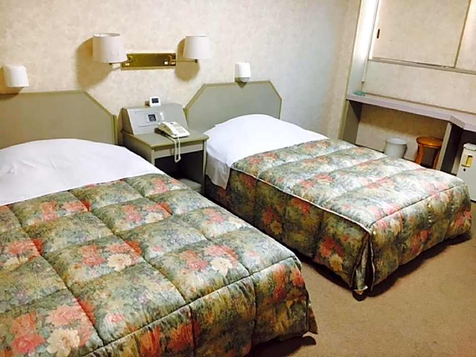 Photo 1 of 1 of 2 Beds, Smoking