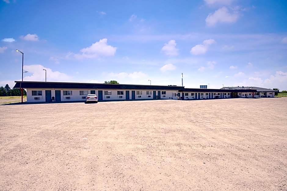 First Inn By OYO Quinter Hwy 70